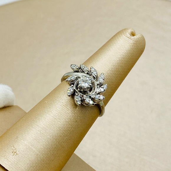 EUC Vintage Platinum Old European Cut Flower Ring w/ Round Diamond Accents - Picture 6 of 17